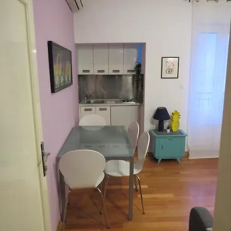 Main Street Apartman *