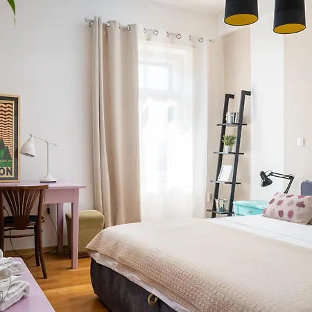 Main Street Apartman *