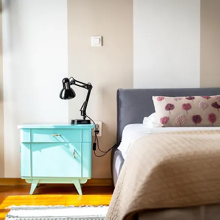 Main Street Daire Split